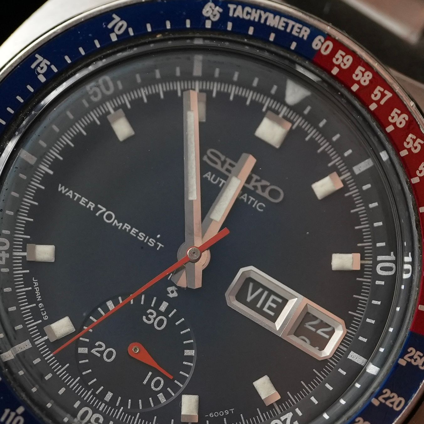 Seiko 6139-6009 Blue Dial Notched Case 1969 - Straight H-link Bracelet