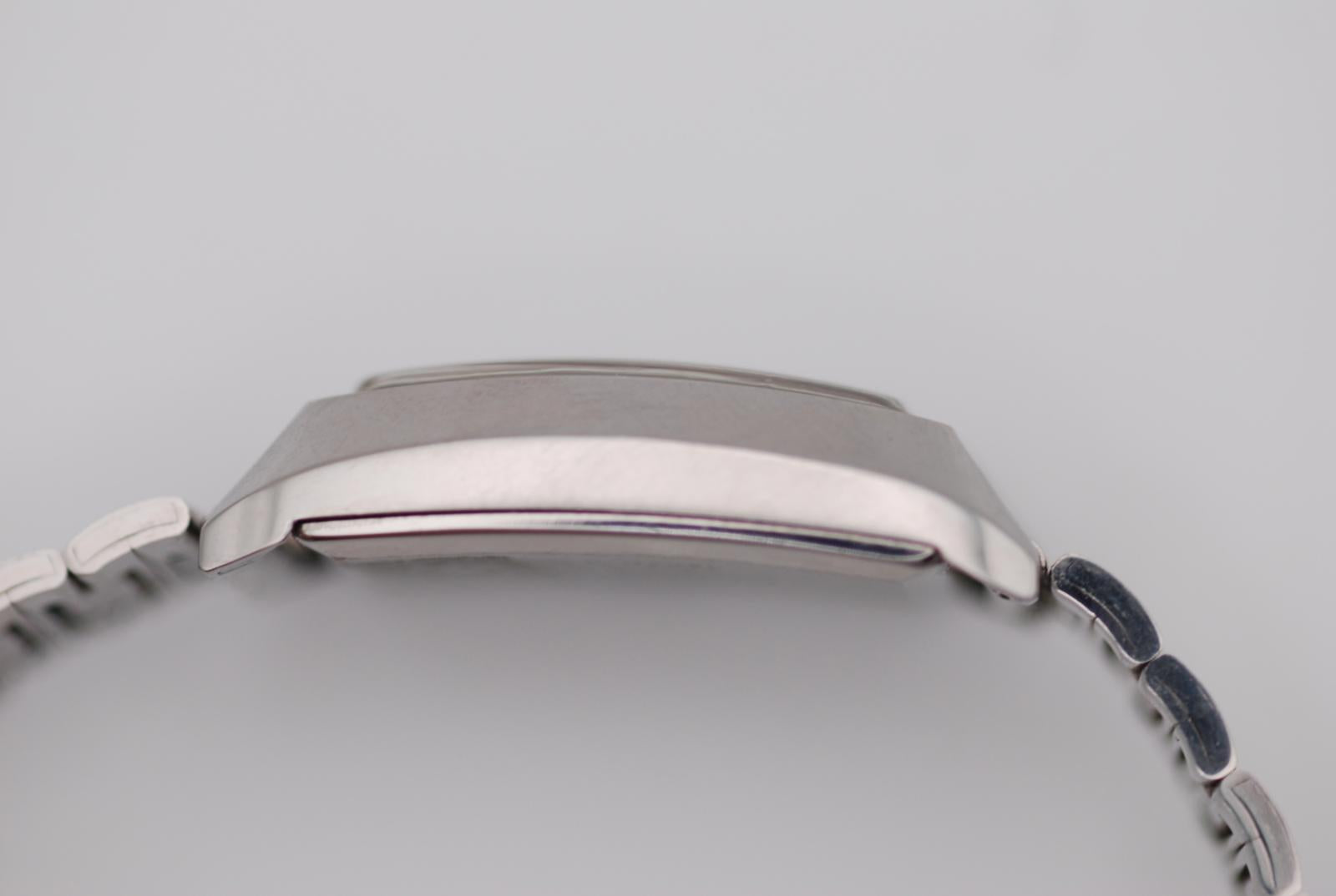 Seiko 2202-3040 Hi-Beat Ladies Watch Date Rectangular Curved Case Blue Fume Dial